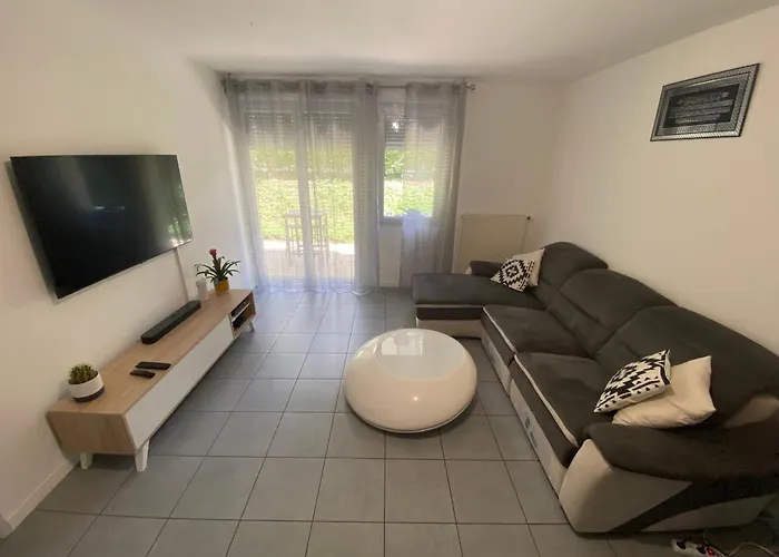Apparemment T4 Avec 3 Chambres Et Terrasses